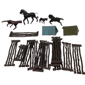 Vintage MAR Toys 4 Plastic Horses w 13+ Plastic Fence Pieces Tents Toy Set